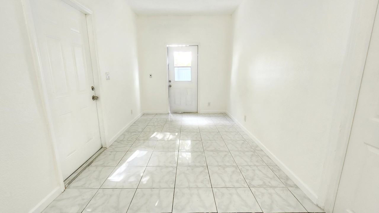 421 W Evanston Cir #NA - Photo 5 of 27