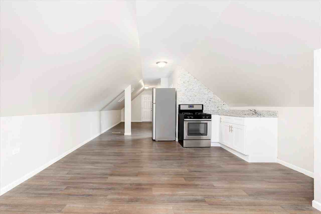 2246 S Albany Ave #4F - Photo 2 of 14