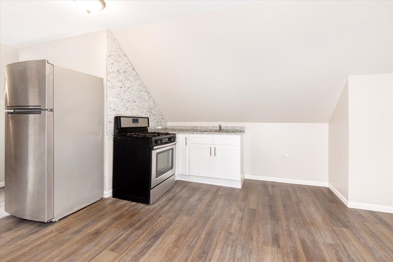 2246 S Albany Ave #4F - Photo 4 of 14