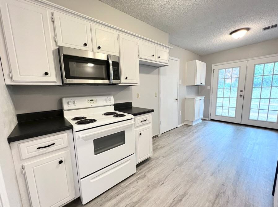 903 W 24th St #NA - Photo 3 of 25