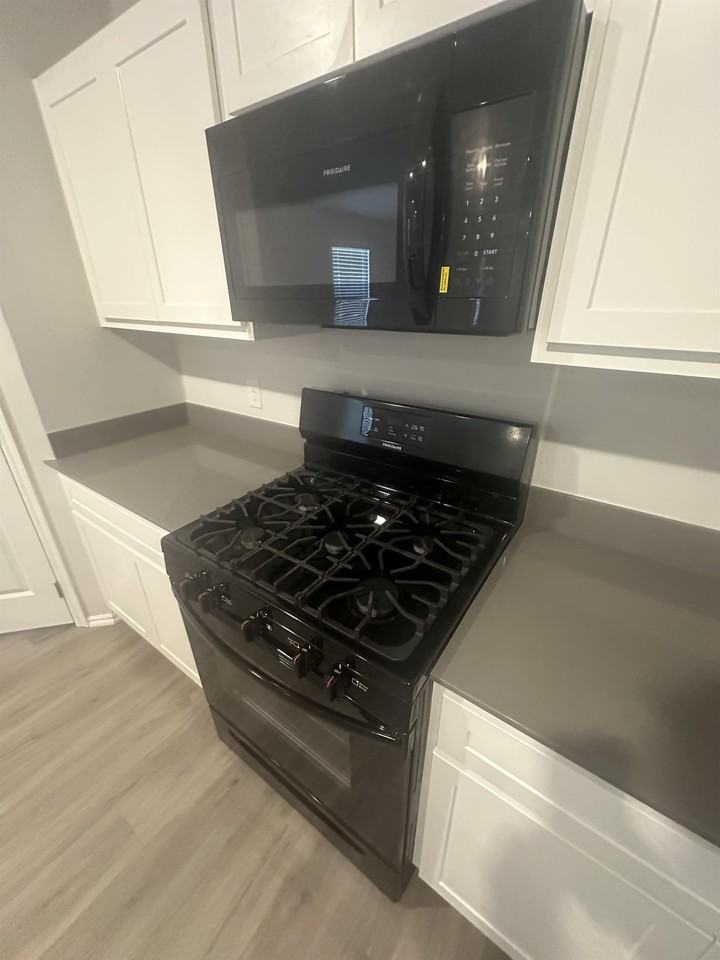 1009 Ichabod Cir #1 - Photo 5 of 23