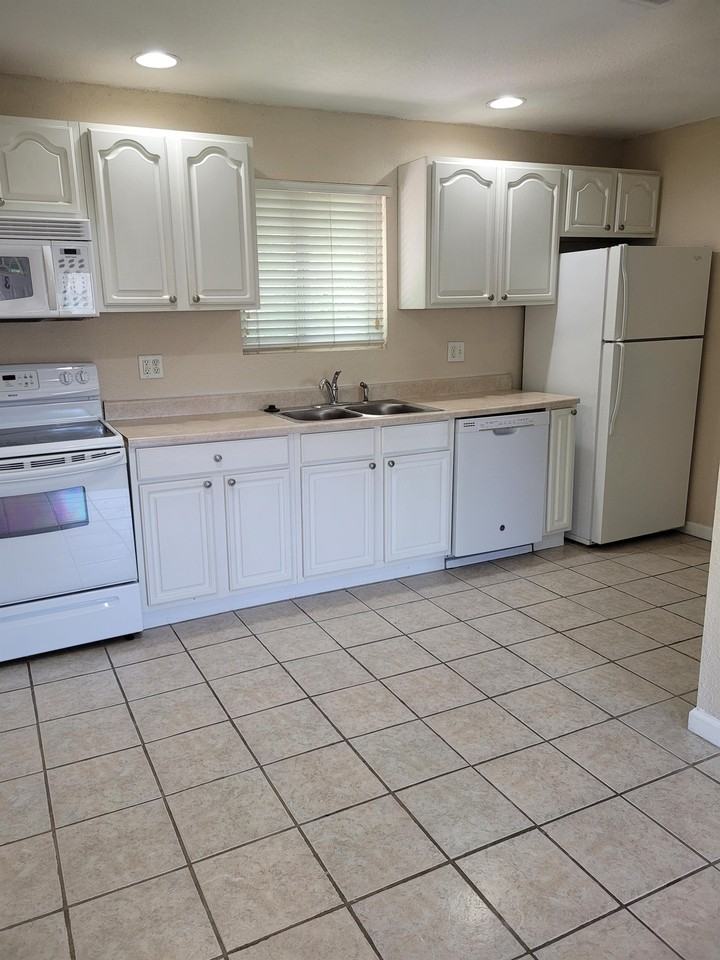 1009 Briarwood Rd Apt 1 #1 - Photo 3 of 18