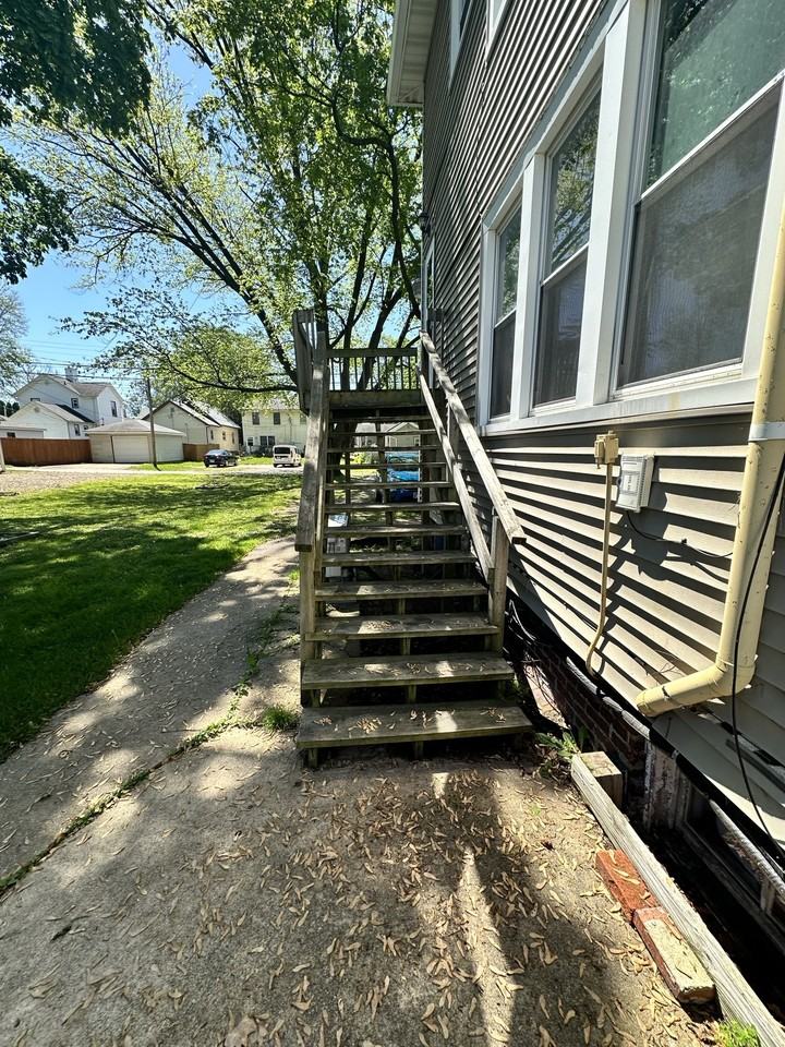 505 1/2 E Locust St #B - Photo 3 of 23
