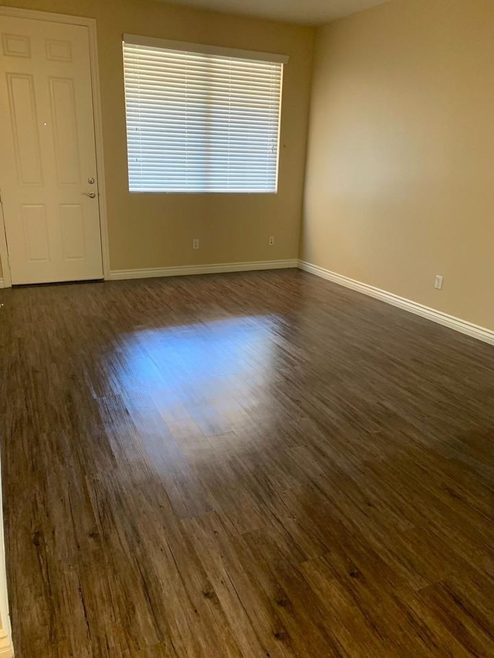 8250 Vineyard Ave - Photo 7 of 19