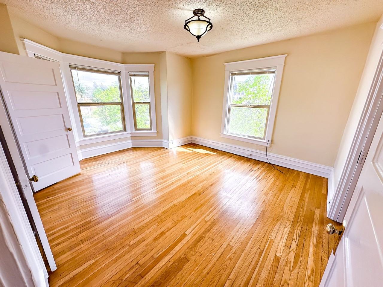 Casa Del Rey Apartments - Photo 2 of 25
