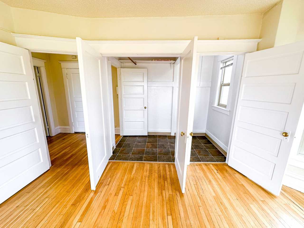 Casa Del Rey Apartments - Photo 4 of 25