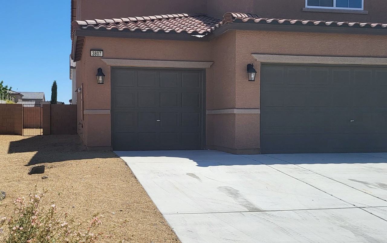 3807 E Summit Ave - Photo 2 of 50