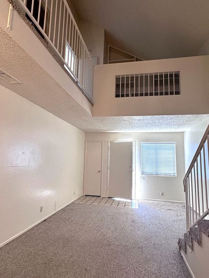 728 W Phillips St #1 - Photo 4 of 12