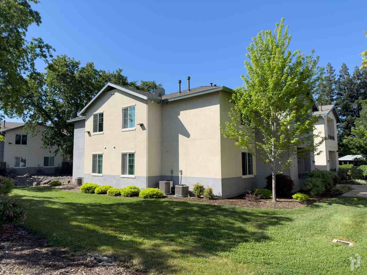 Lassen Villa Apartments - Photo 4 of 50