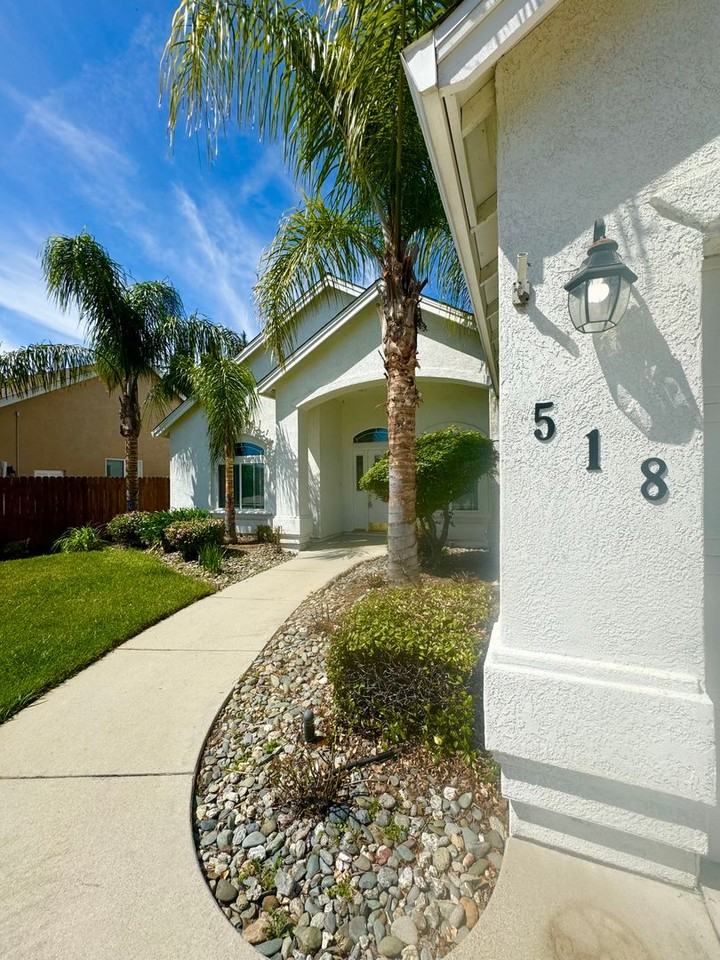 518 Castenda Dr - Photo 2 of 16