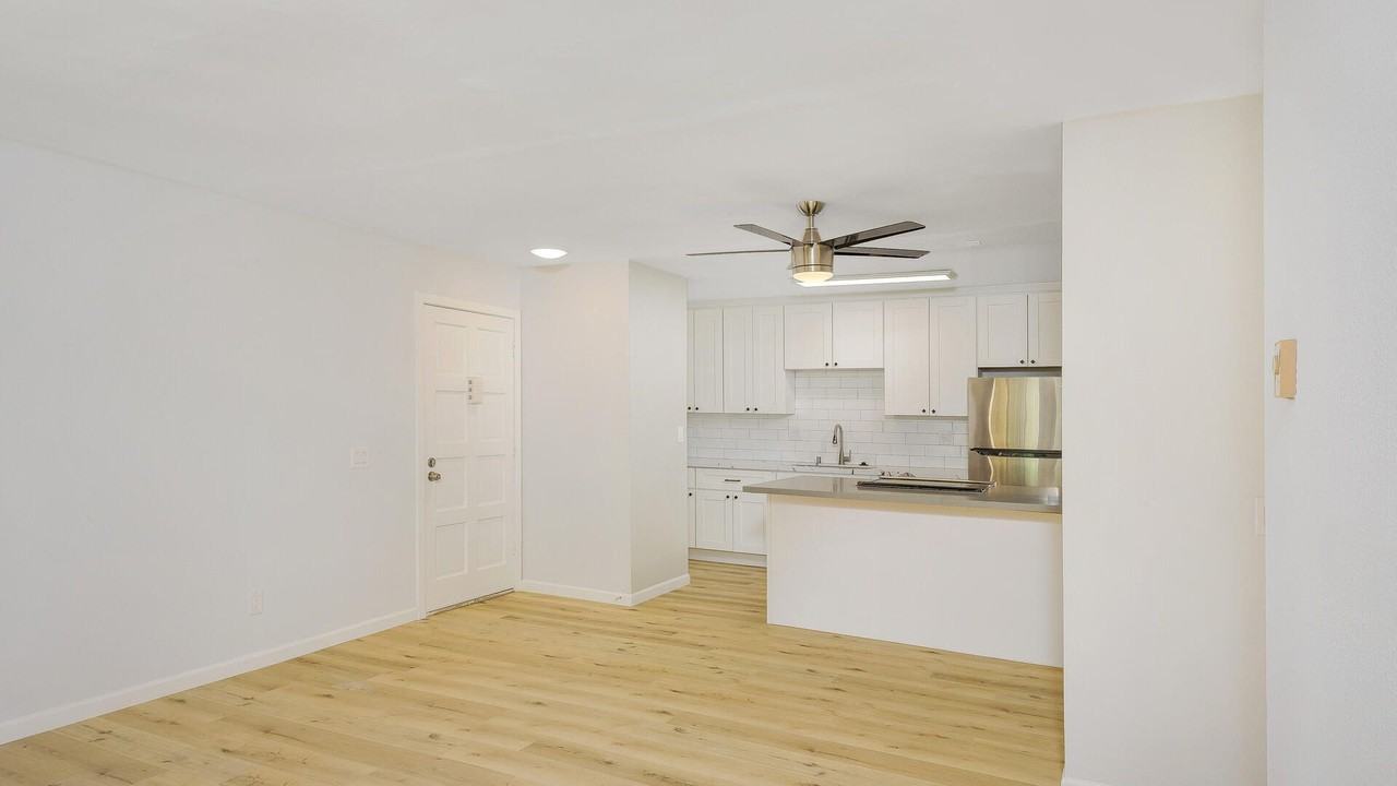 2362 Hosp Way - Photo 3 of 13