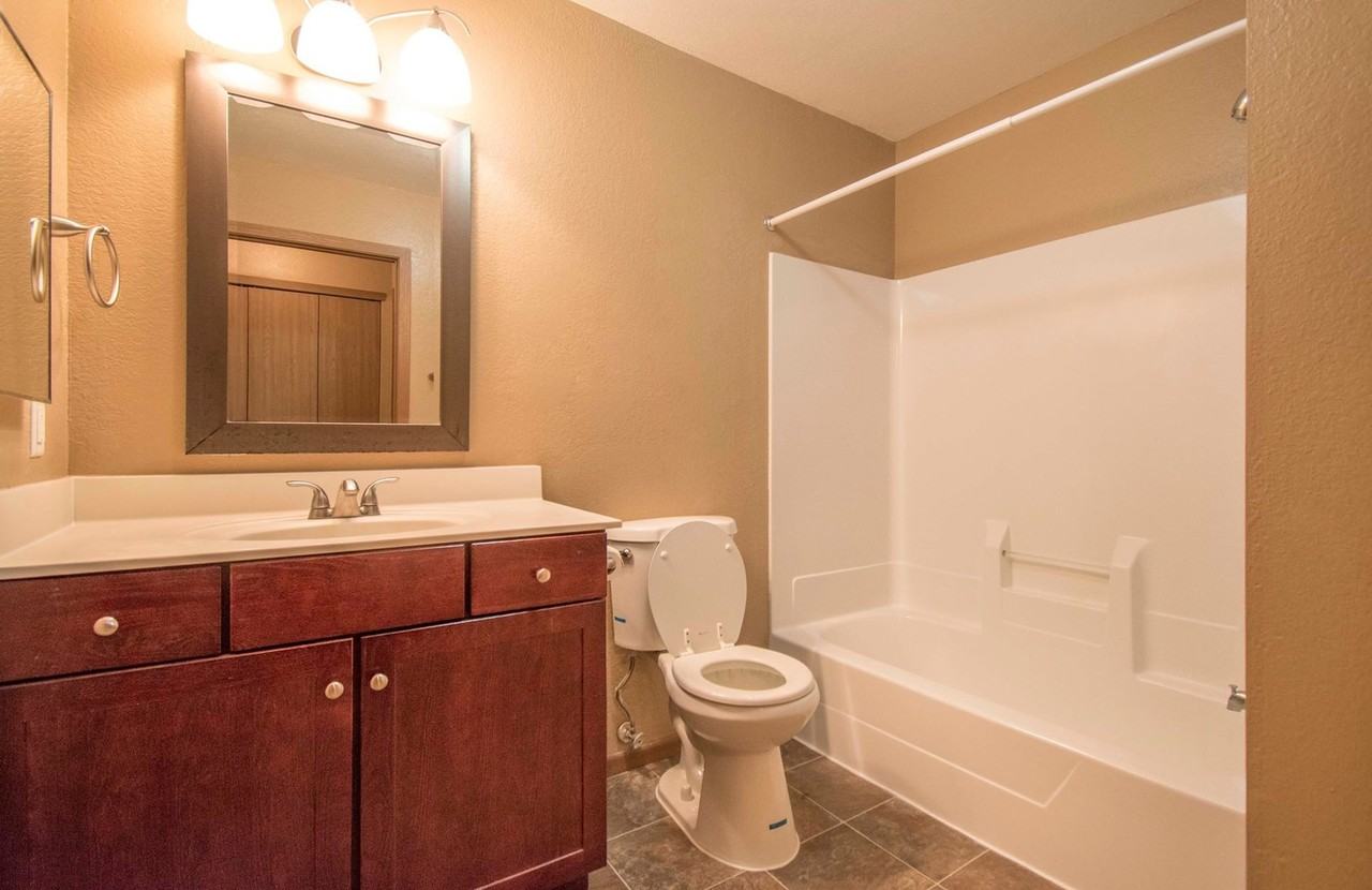 Lancaster Park Townhomes - Photo 6 of 18