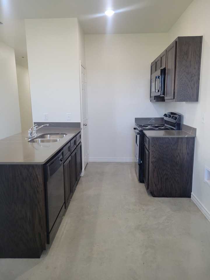 2329 Zanoletti - Photo 6 of 28