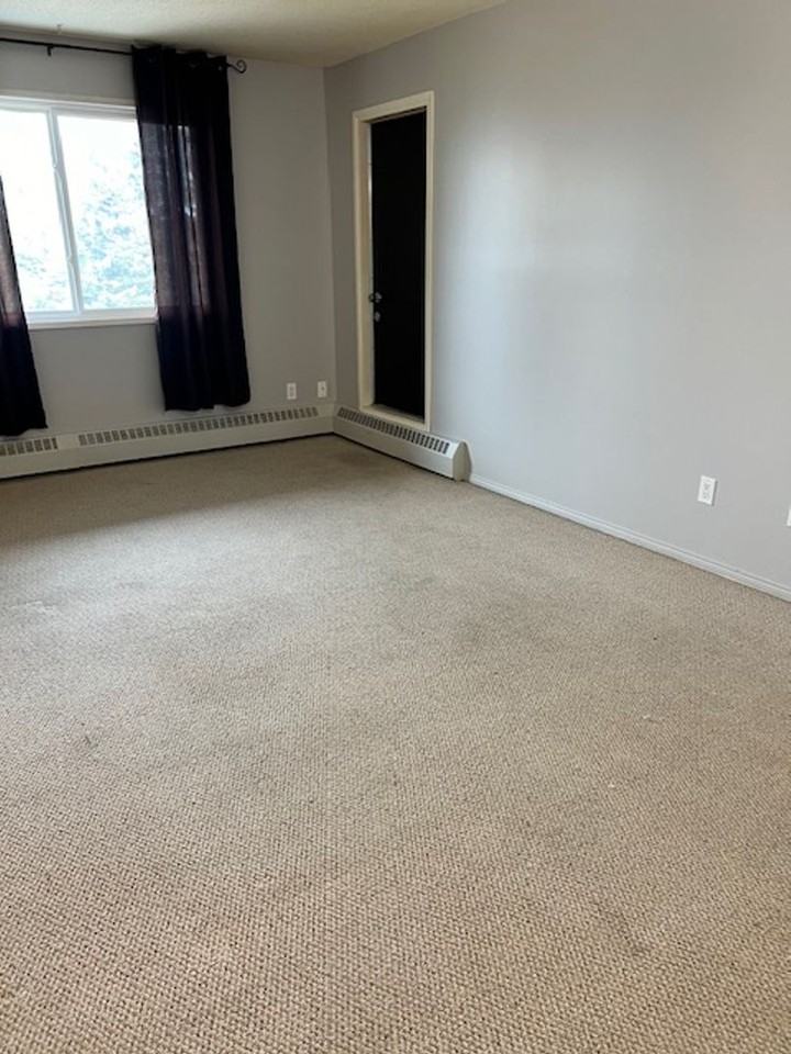 6108 53 Street - Photo 2 of 18