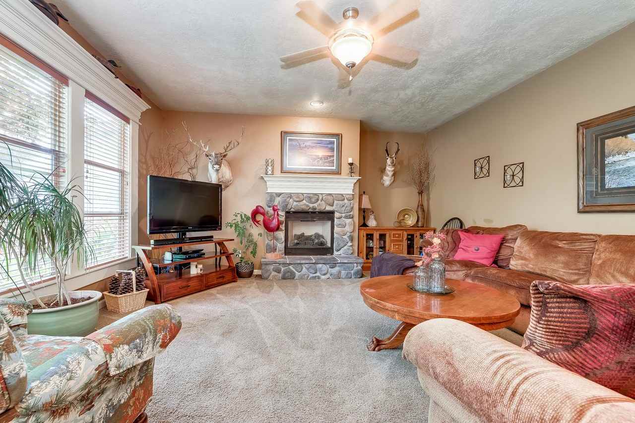 1002 E Legacy View Dr - Photo 6 of 17