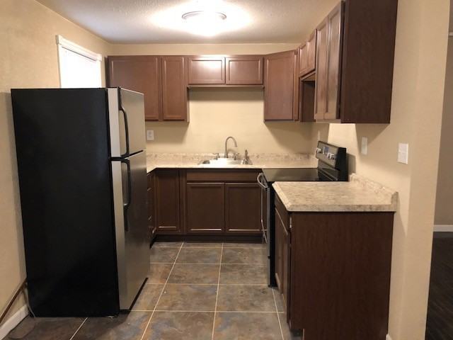 722 S Grand Dr - Photo 3 of 18