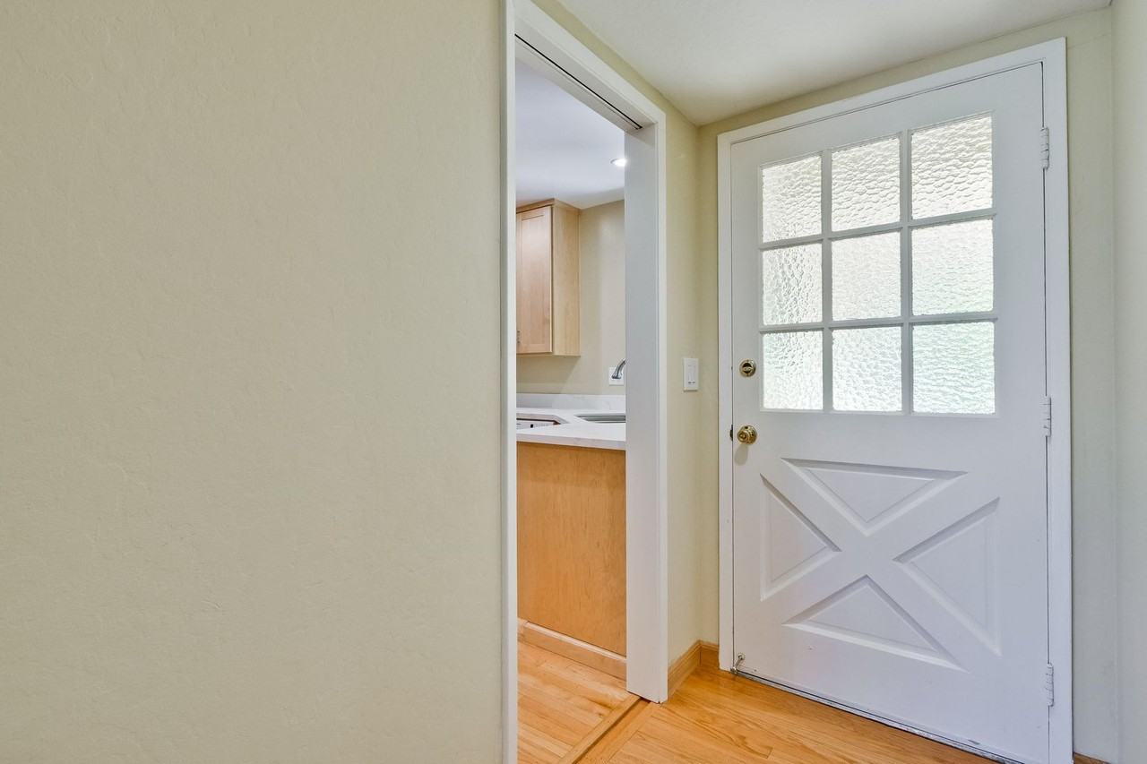 1084 Bluebird Ave - Photo 2 of 36