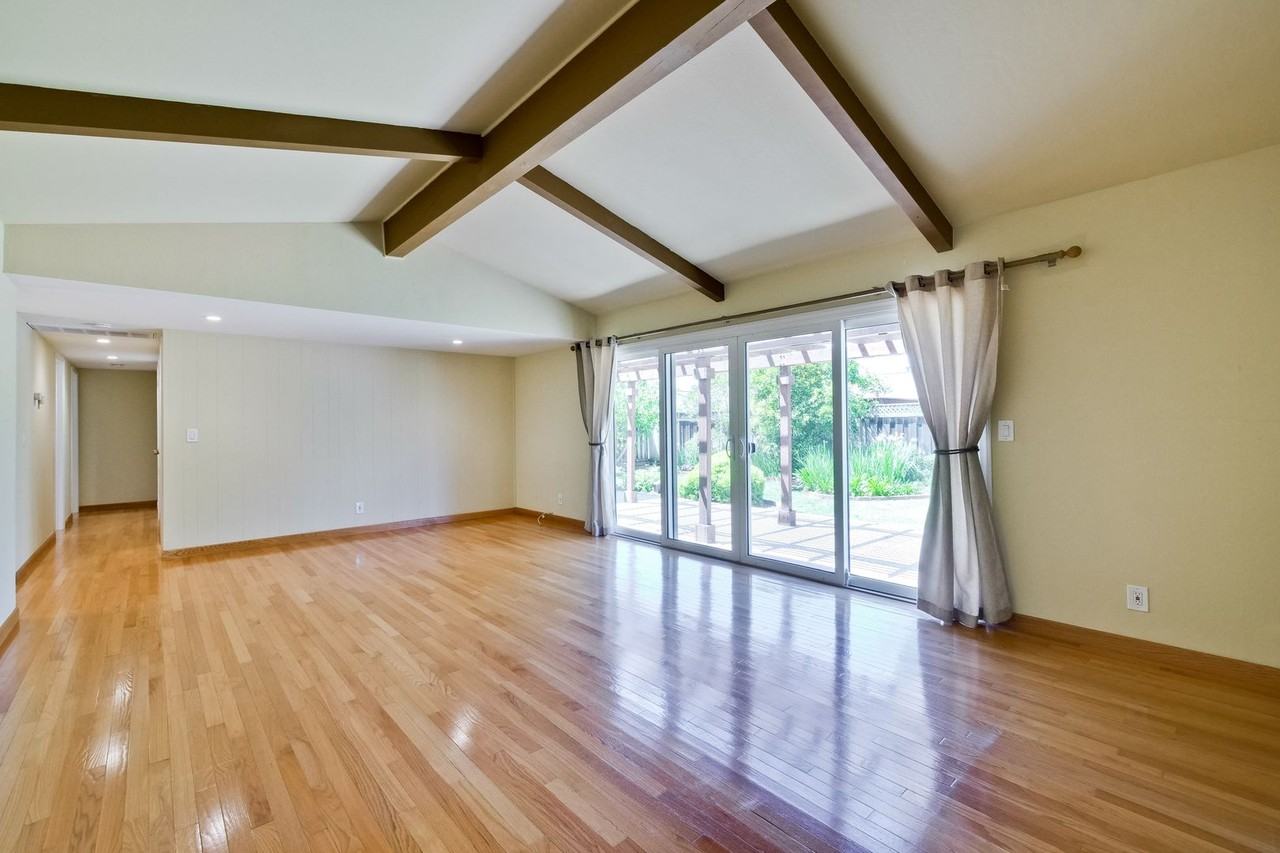 1084 Bluebird Ave - Photo 4 of 36