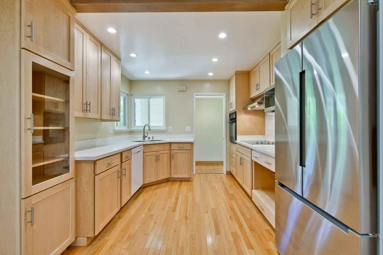 1084 Bluebird Ave - Photo 7 of 36