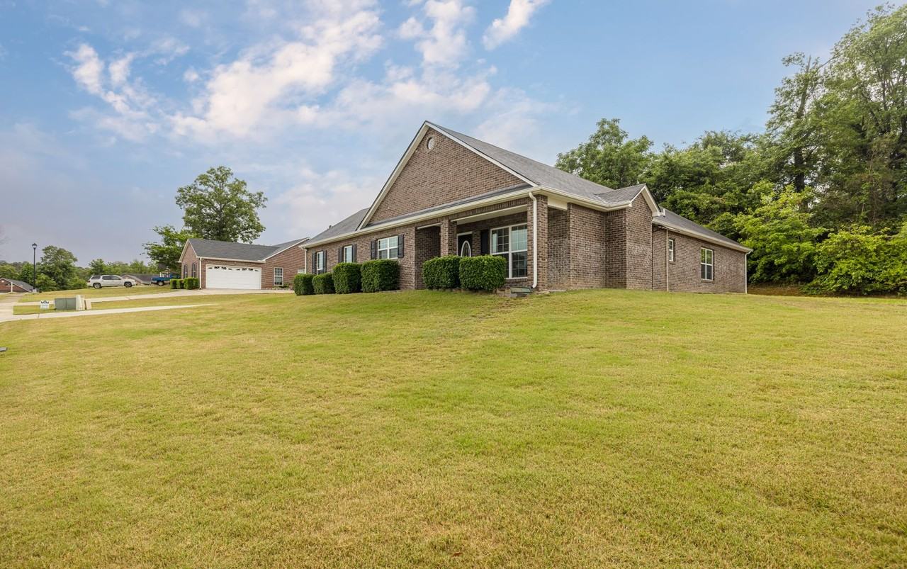 705 Porter Ln - Photo 2 of 43