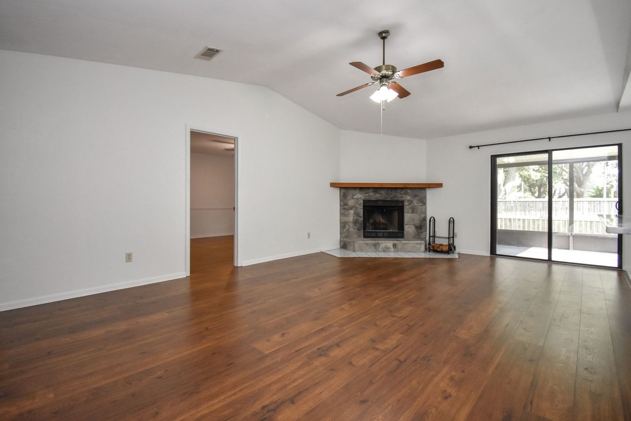 3737 Nw 59th Pl - Photo 4 of 17