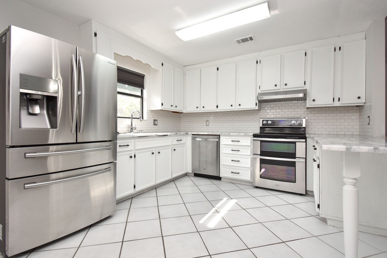 3737 Nw 59th Pl - Photo 7 of 17