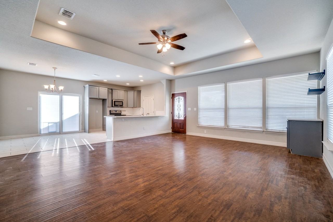 1019 W Rosewood Ave - Photo 2 of 12