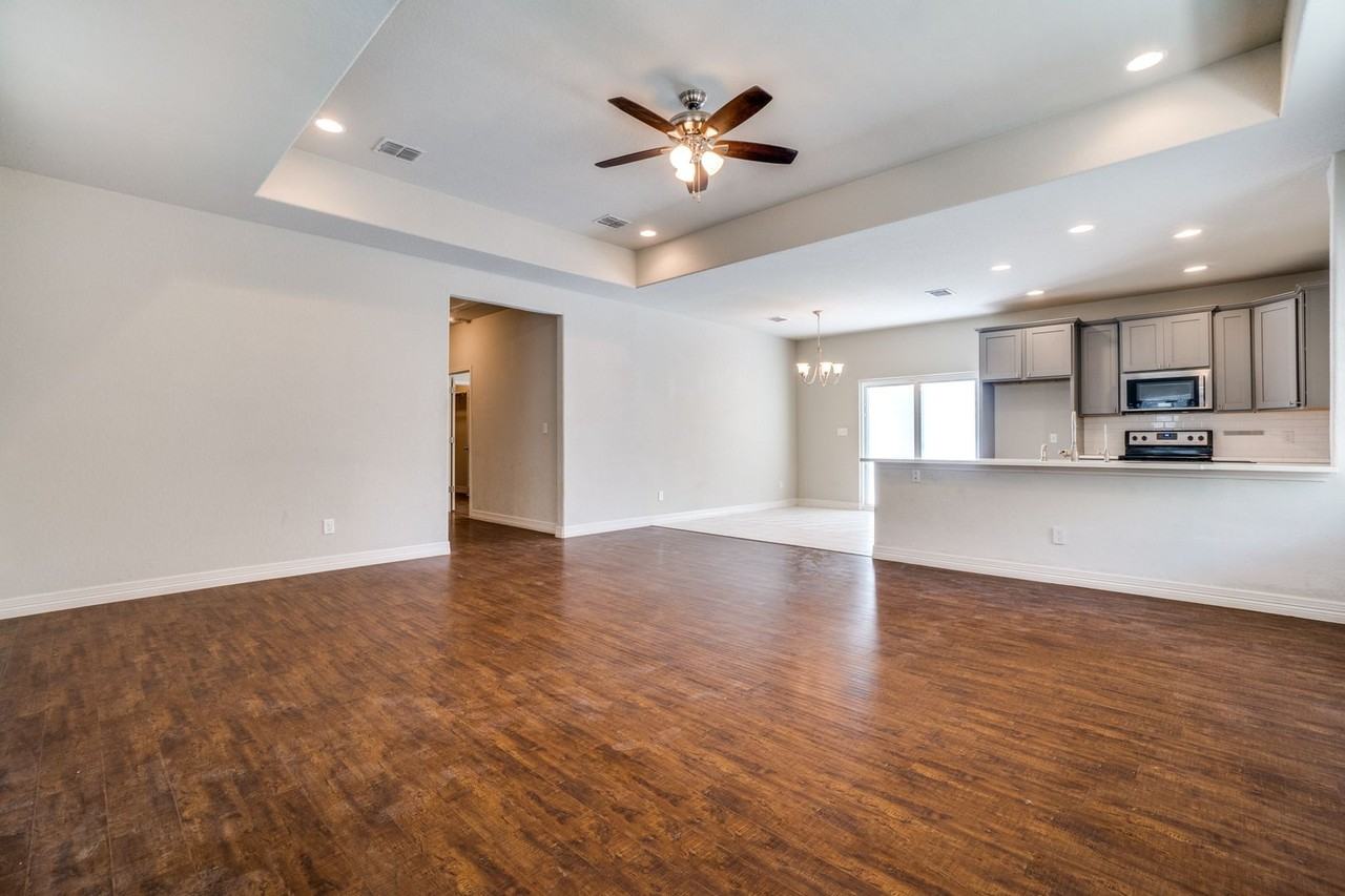 1019 W Rosewood Ave - Photo 3 of 12