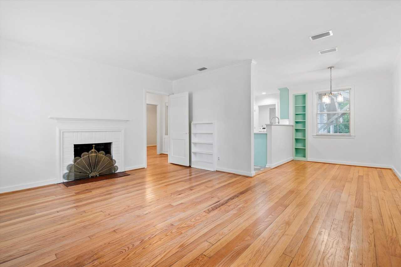 367 Hillwood Cir E - Photo 2 of 20