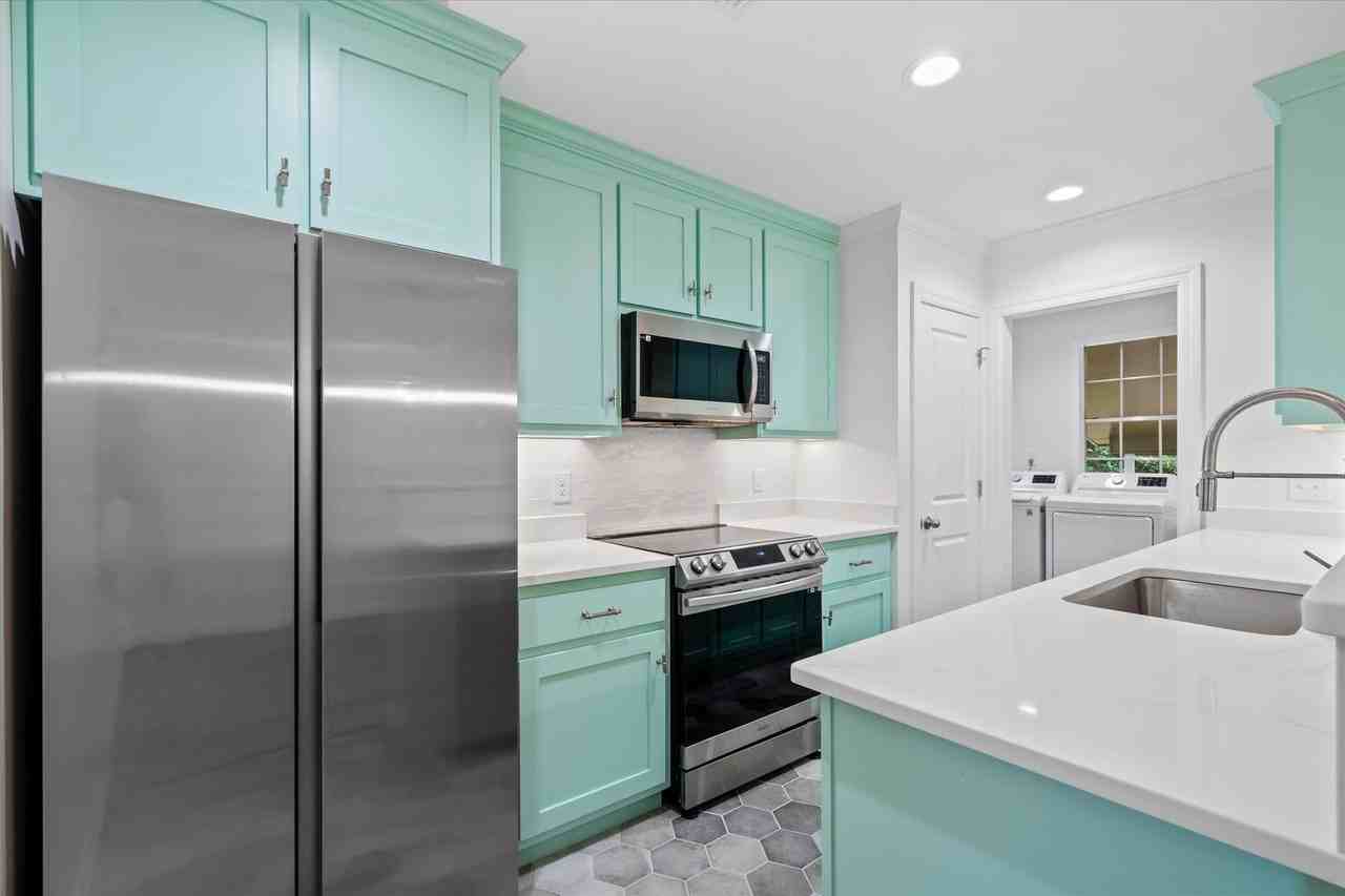 367 Hillwood Cir E - Photo 3 of 20