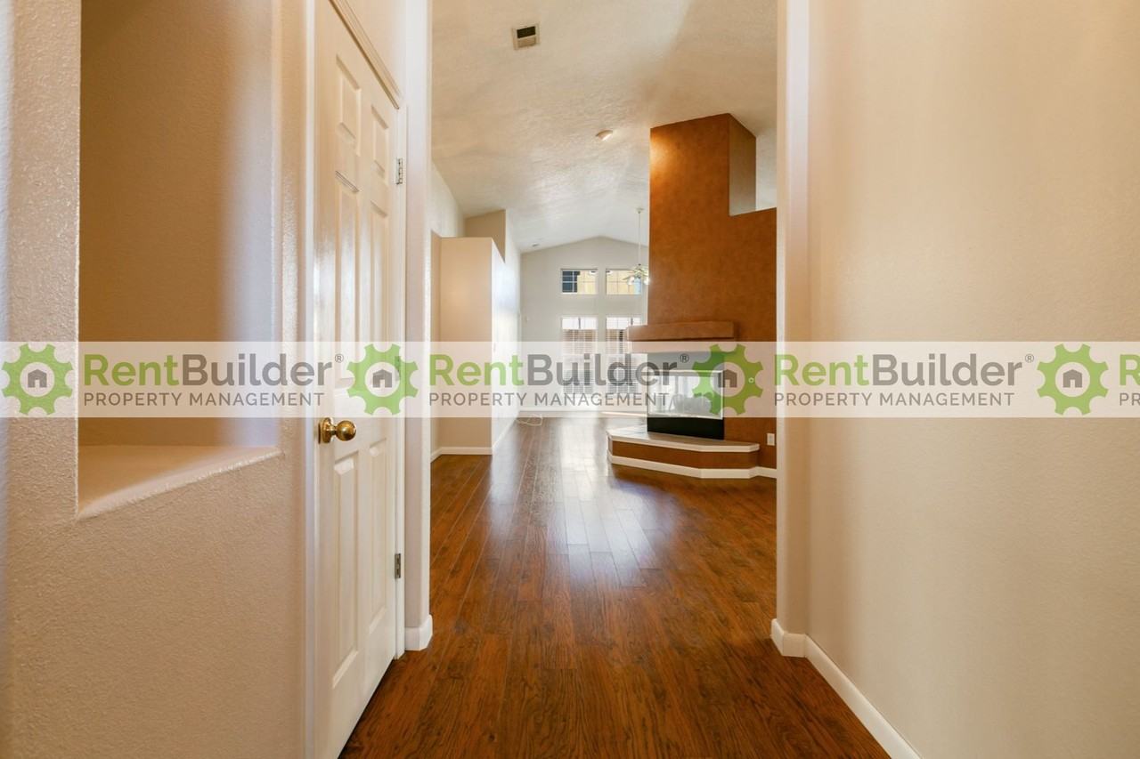 4347 Bryan Ave Nw - Photo 3 of 23