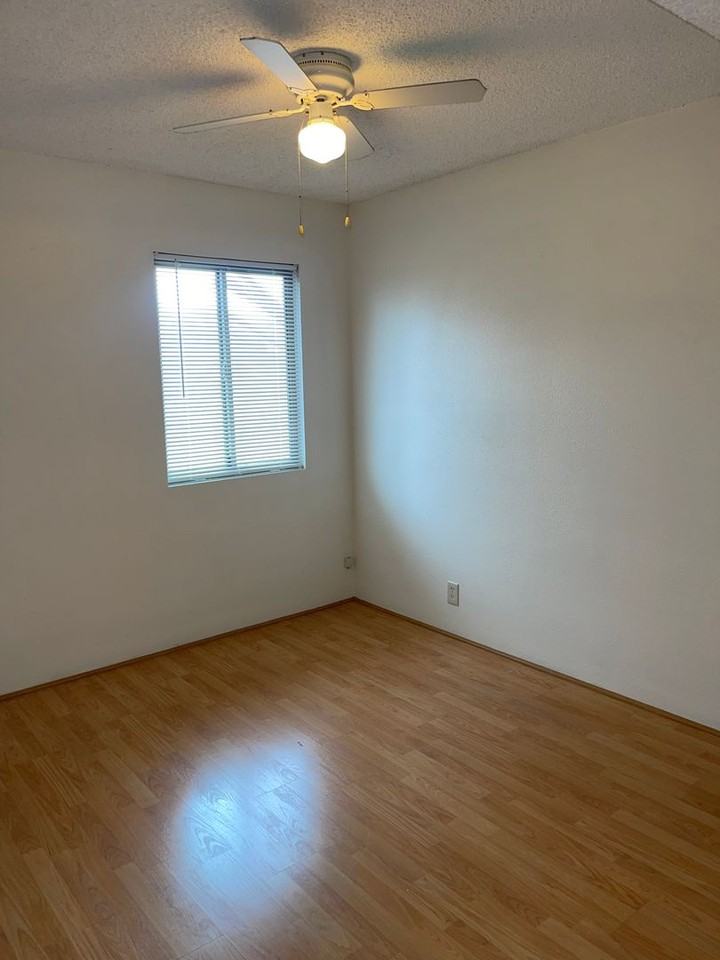 3764 Hiawatha Dr - Photo 3 of 9