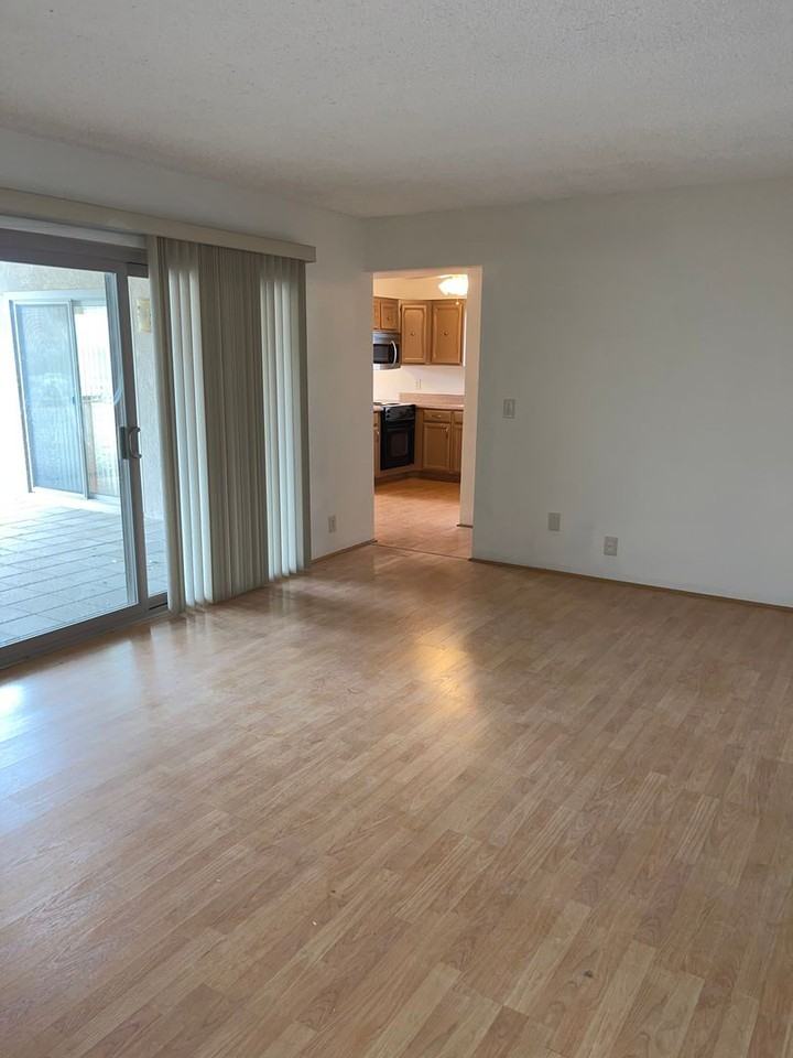 3764 Hiawatha Dr - Photo 4 of 9