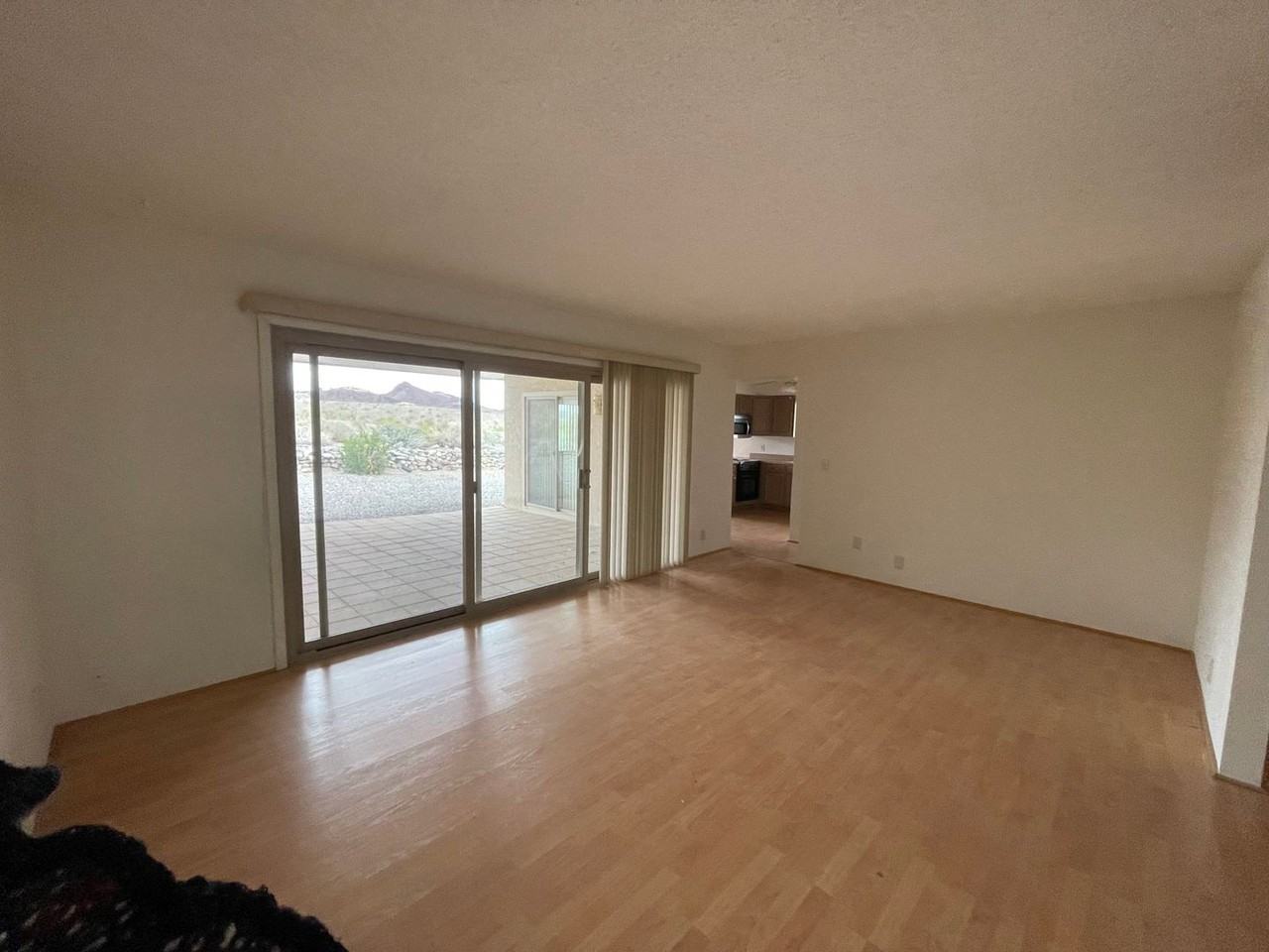 3764 Hiawatha Dr - Photo 7 of 9