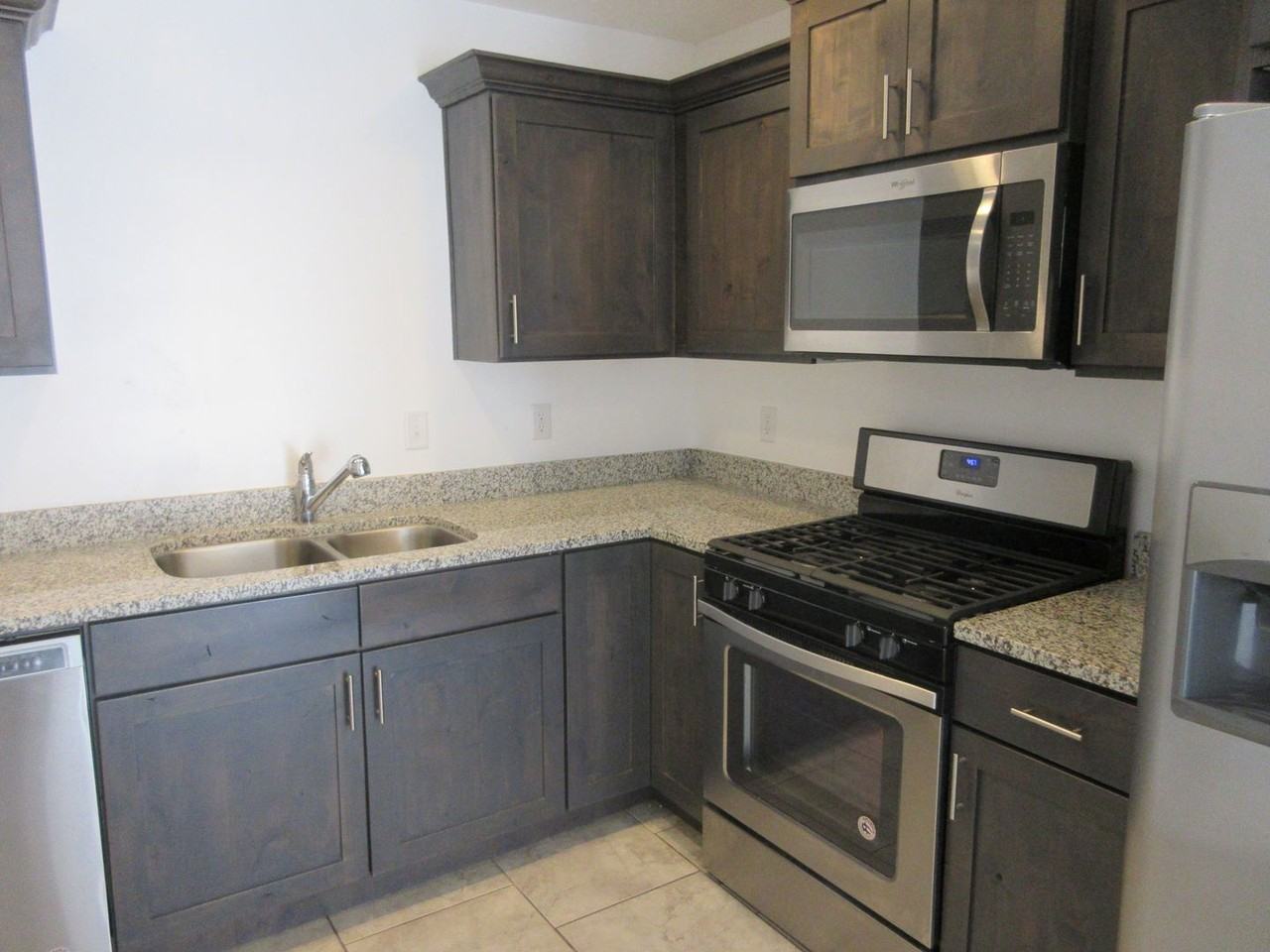 2635 N Shady Place Ln - Photo 3 of 17