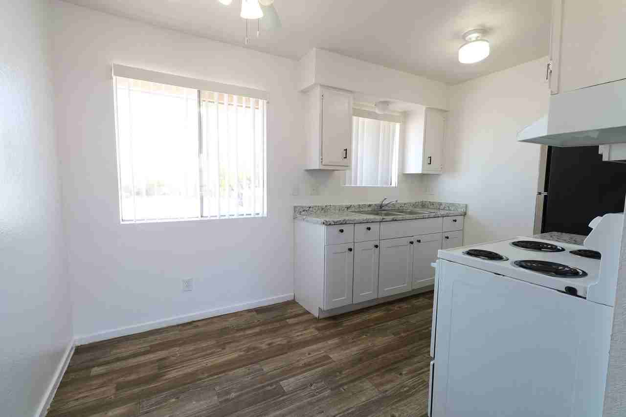 1620 N Beverly Ave #10 - Photo 5 of 14