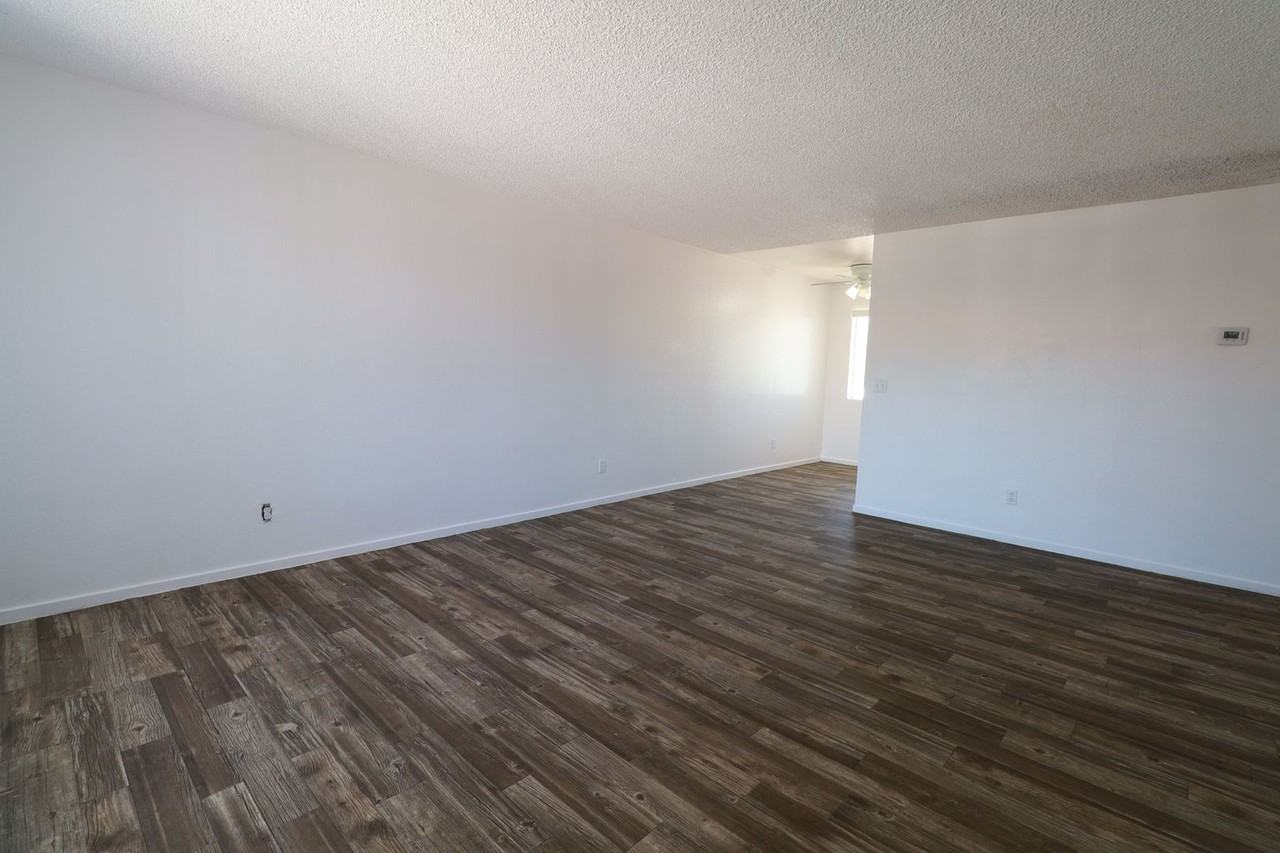 1620 N Beverly Ave #10 - Photo 6 of 14