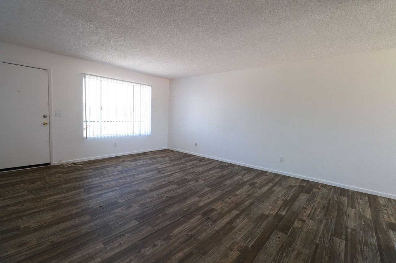 1620 N Beverly Ave #10 - Photo 7 of 14