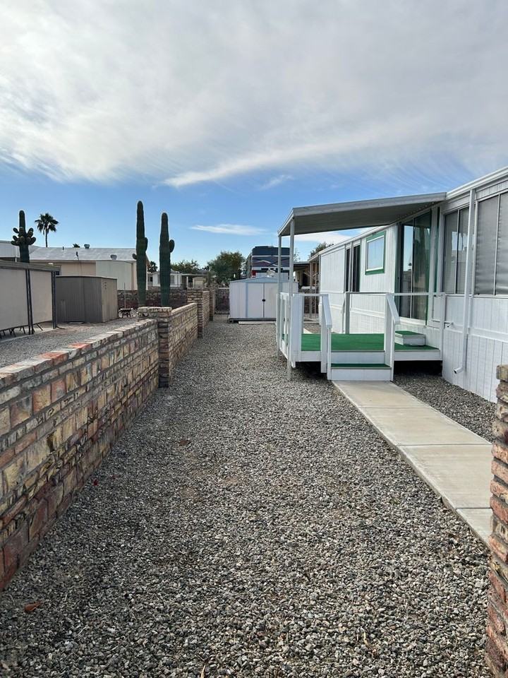 13281 E 50th Dr - Photo 6 of 27