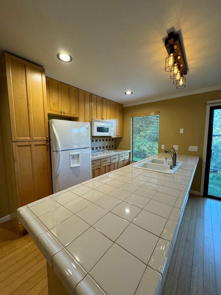 799 Hilltop Ct - Photo 3 of 15