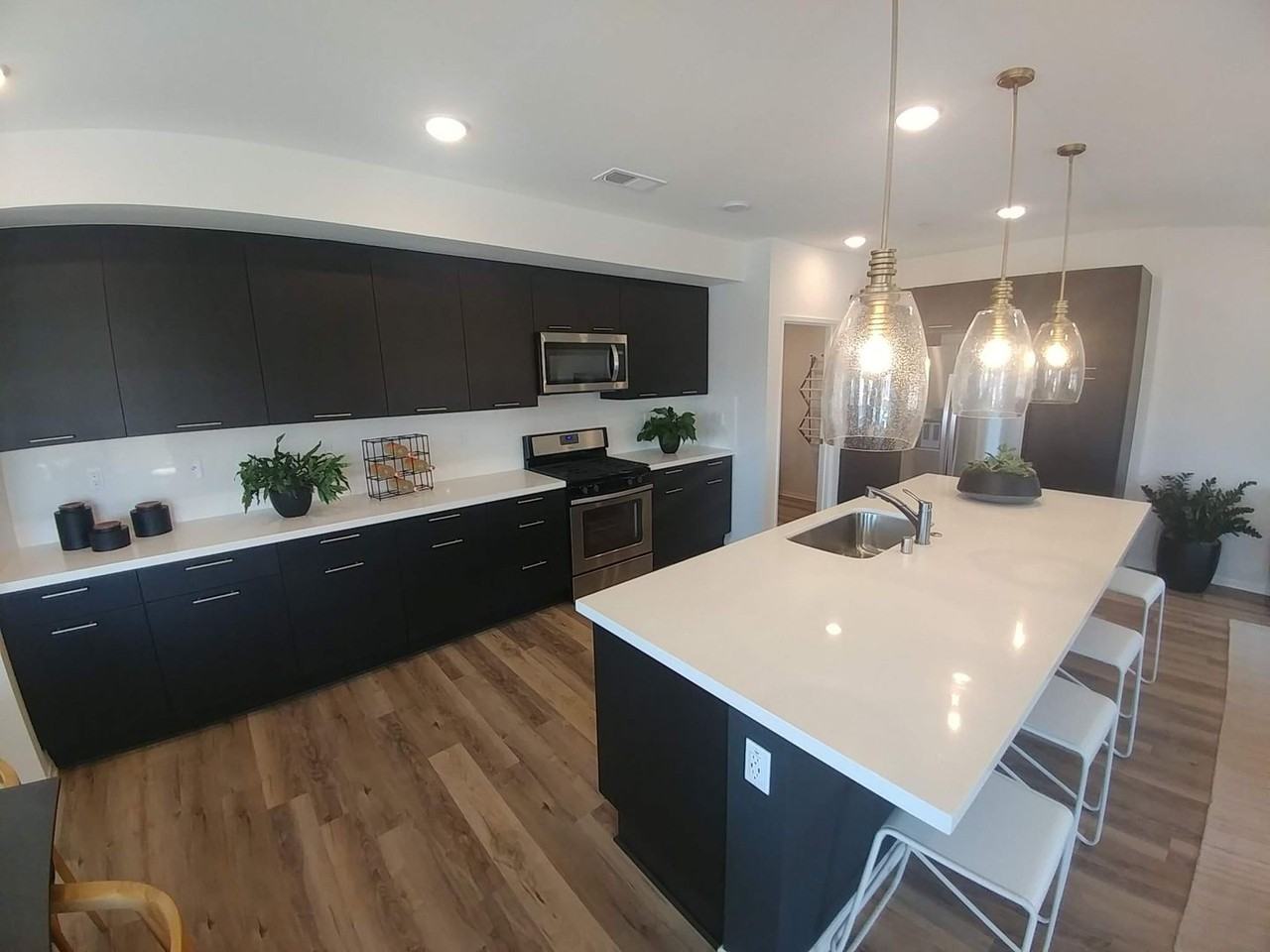 5201 Beachside Ln - Photo 3 of 25