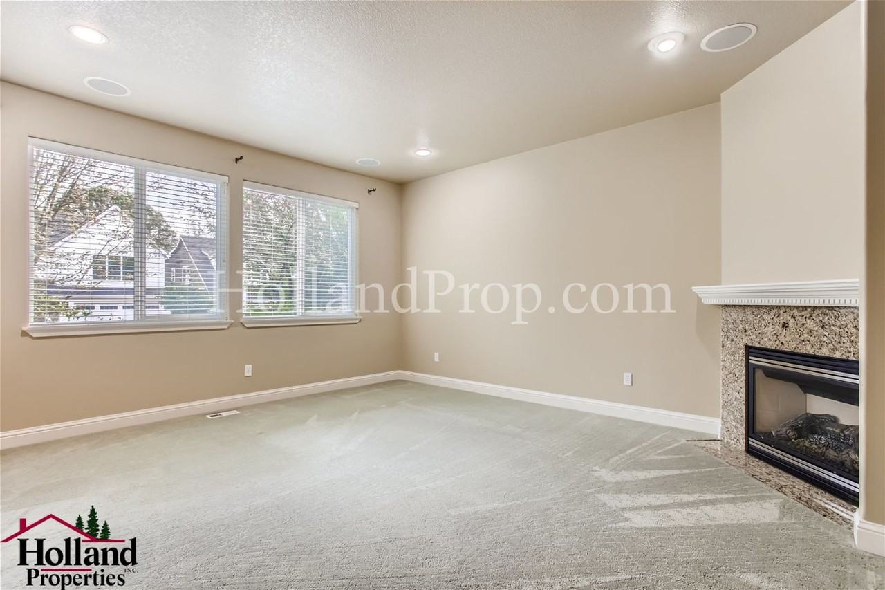 342 Nw Malia Ln - Photo 7 of 29
