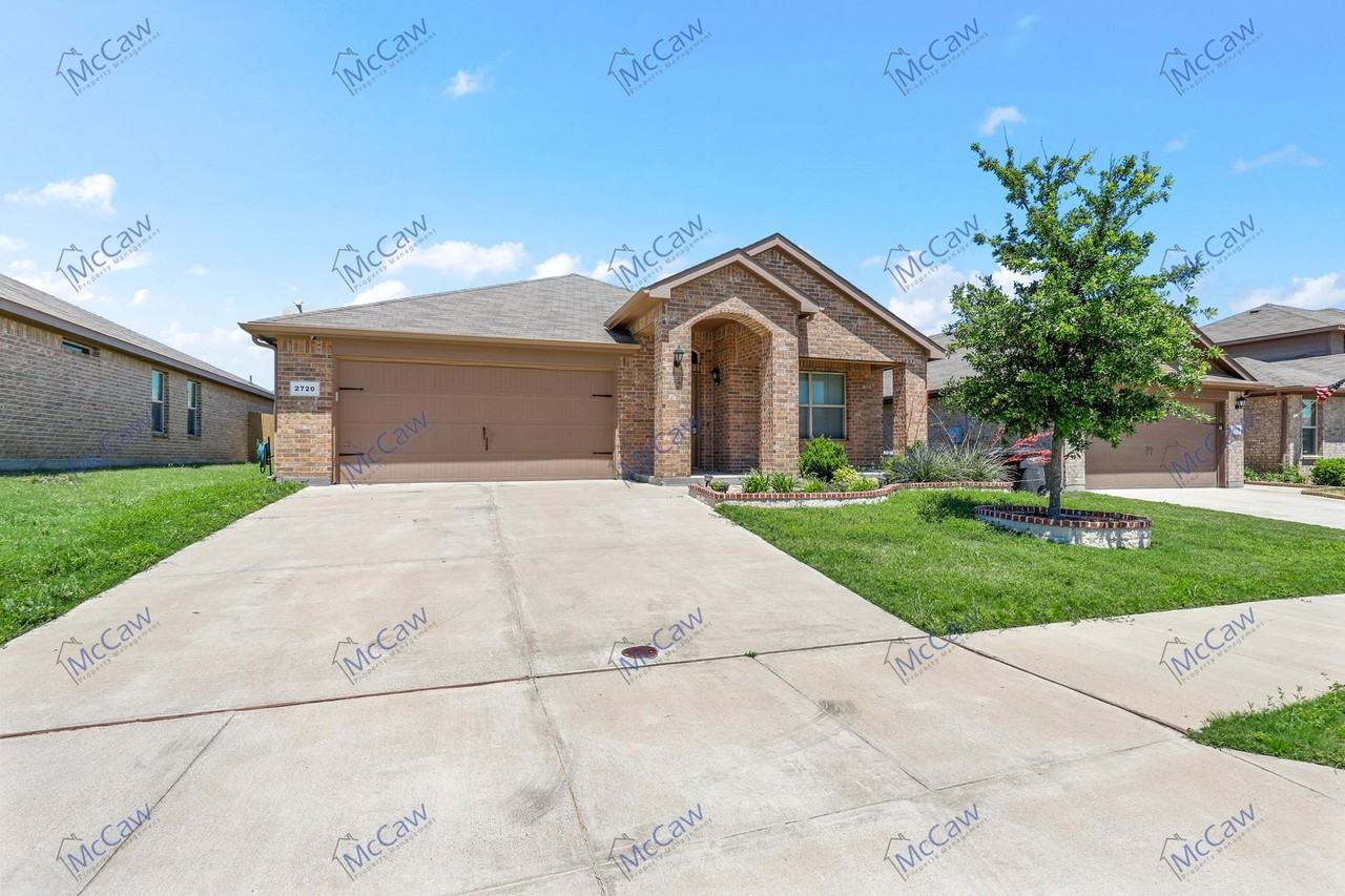 2720 Gains Mill Dr - Photo 2 of 21
