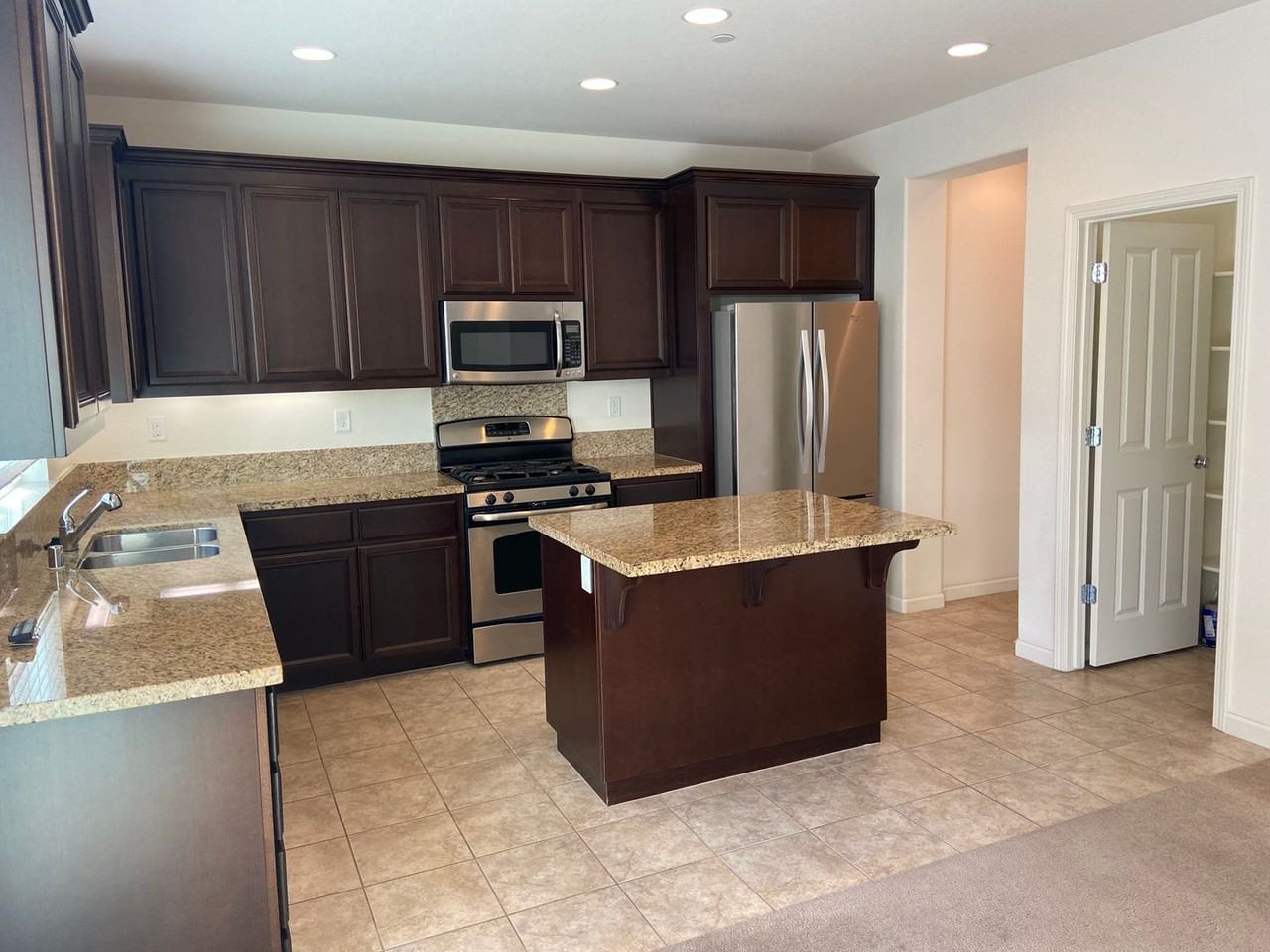 280 Barnhill Dr - Photo 4 of 19