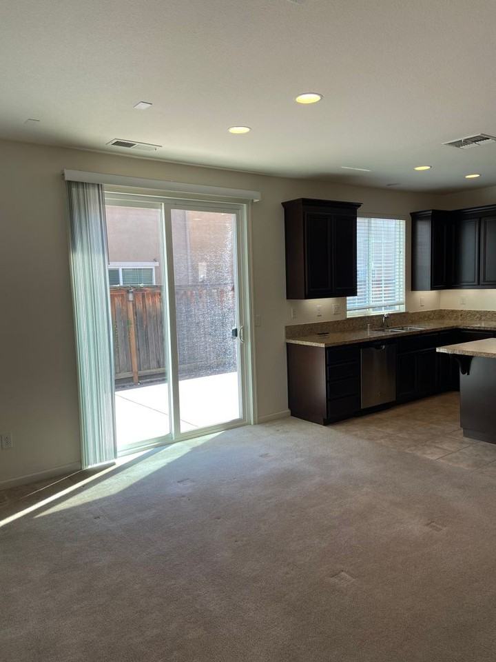280 Barnhill Dr - Photo 5 of 19