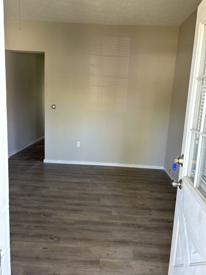 203 N Eastern Ave #205 - Photo 3 of 14