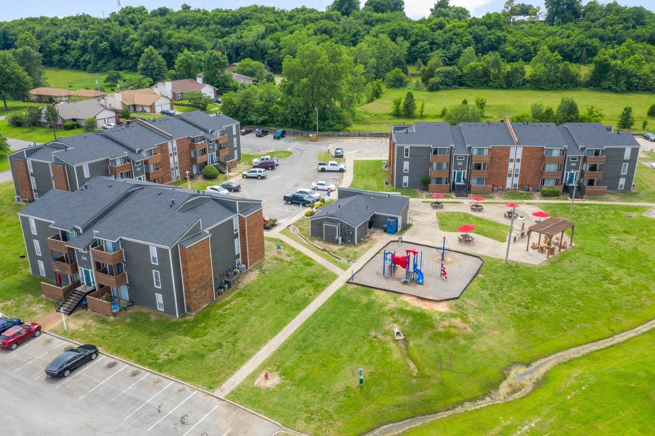 Hillside on Madison - Photo 4 of 35