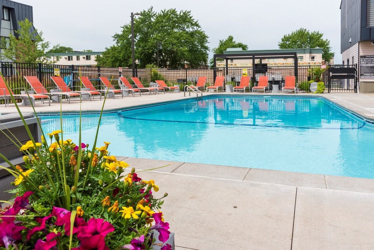 Hamline Pointe Apartments - Photo 2 of 40