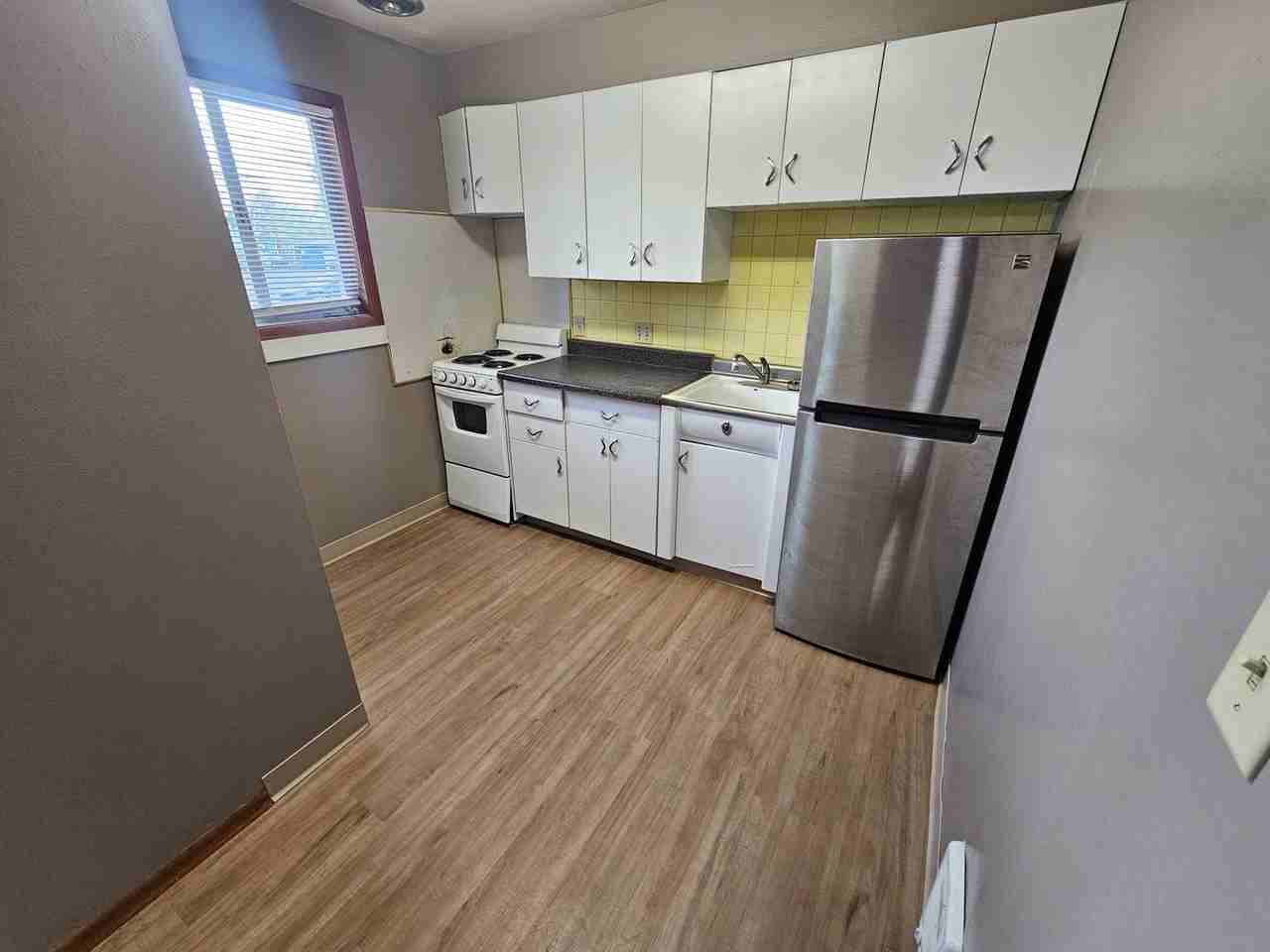 839 Cedar St #4 - Photo 6 of 15