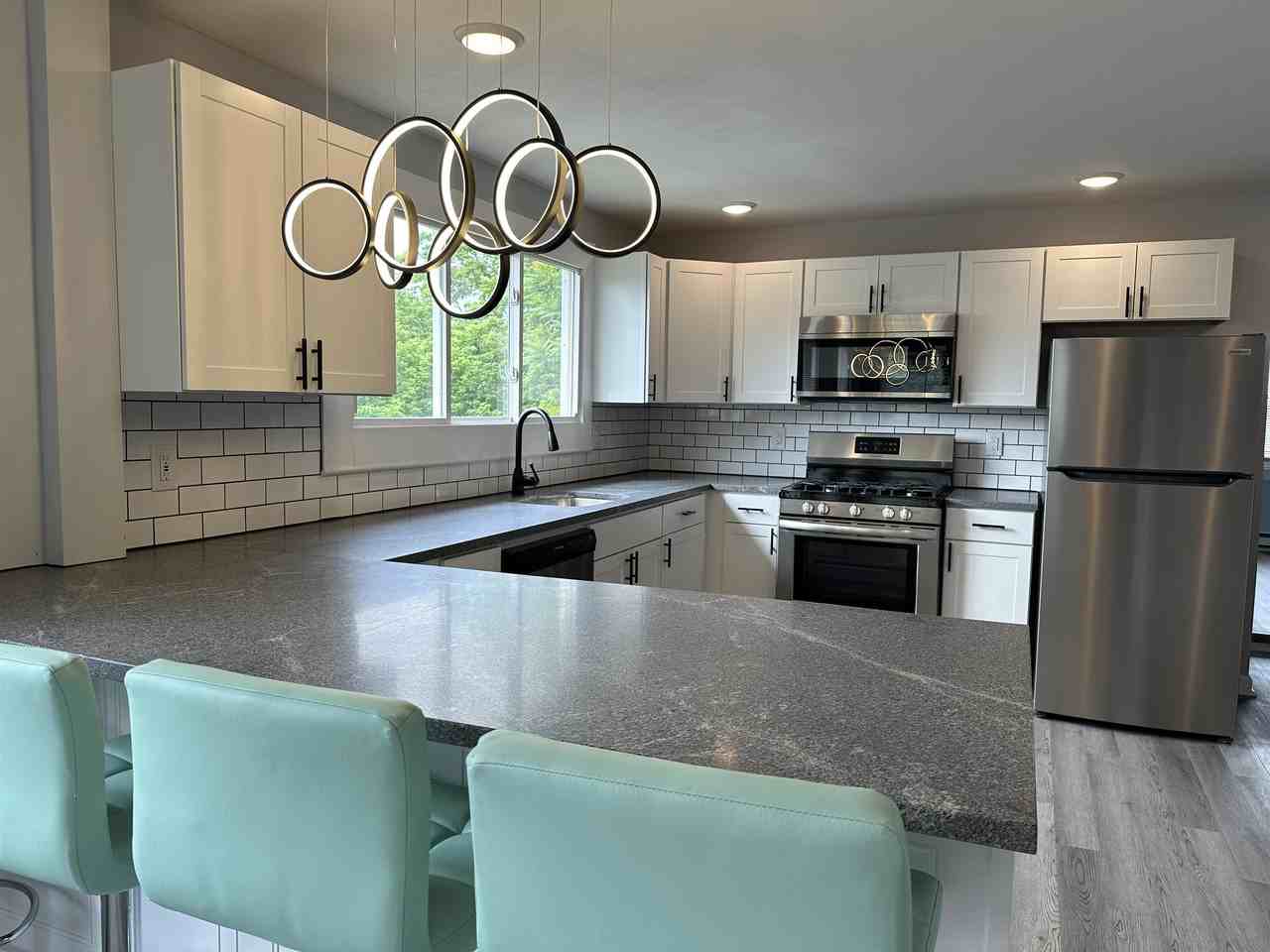 311 Oak St - Photo 3 of 23